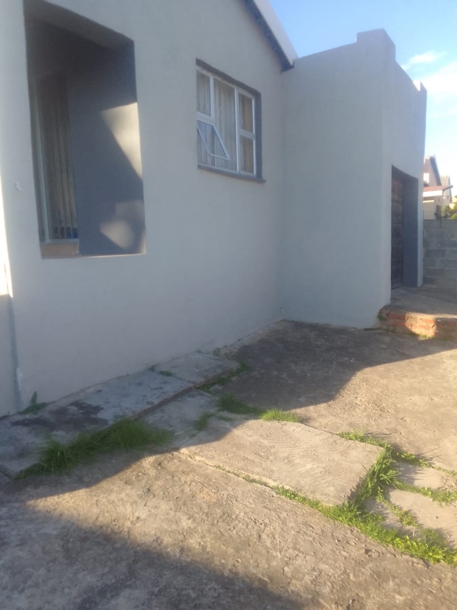 3 Bedroom Property for Sale in Phakamisa Eastern Cape